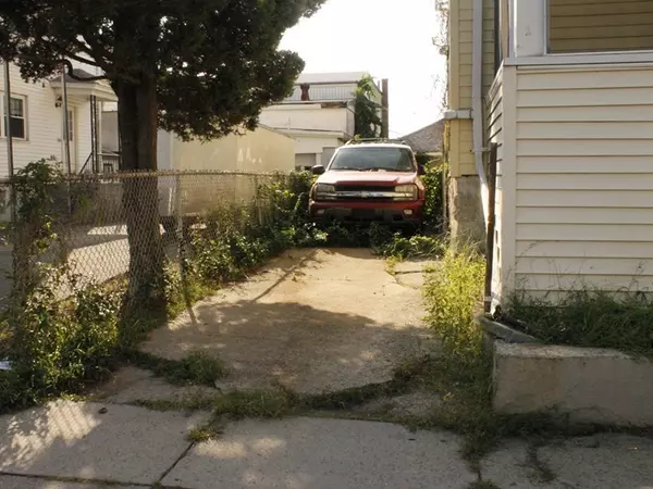 Fall River, MA 02724,73 Wooley St