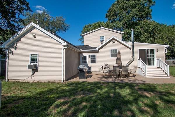 19 Rye St, Seekonk, MA 02771