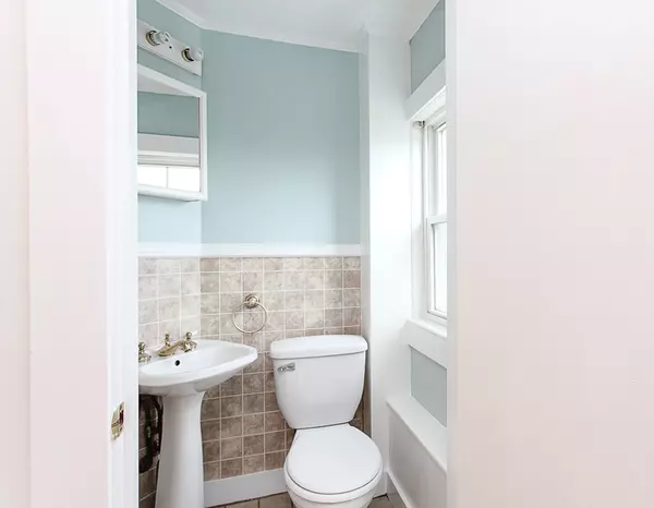 Gloucester, MA 01930,5 Beacon St