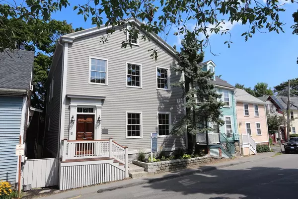 37 Mugford St, Marblehead, MA 01945