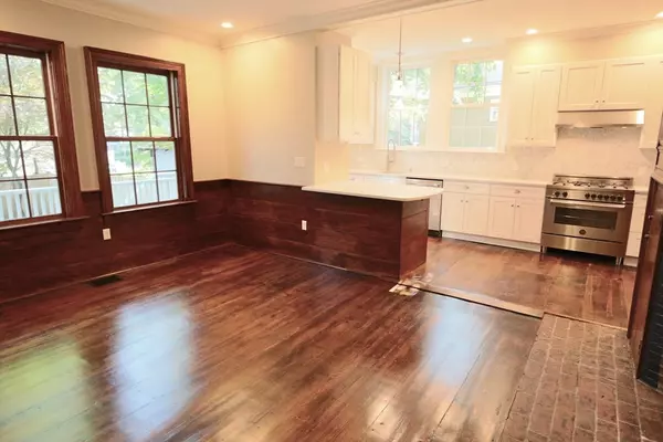 Marblehead, MA 01945,37 Mugford St