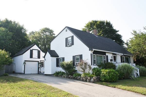 151 Homestead Ln, Falmouth, MA 02536