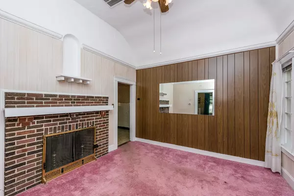 Medford, MA 02155,20 Charnwood Road