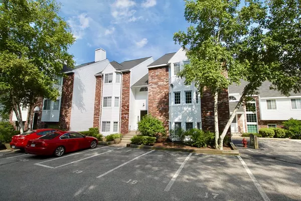 121 Tall Oaks Dr #P, Weymouth, MA 02190