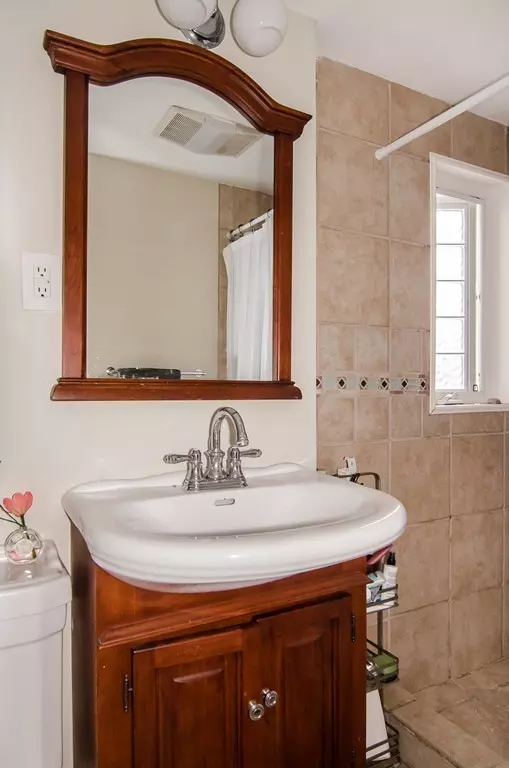 Wellesley, MA 02481,2 Elm St