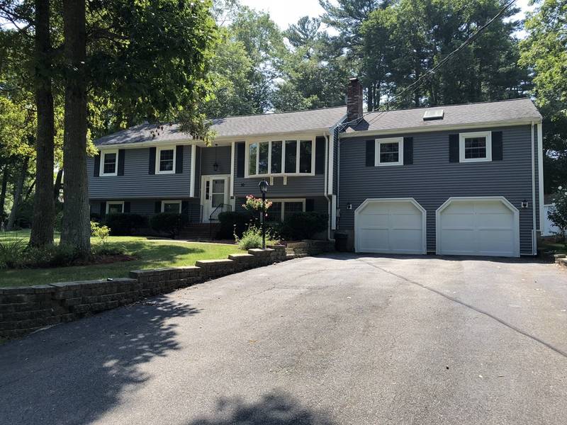 10 Riverview Dr, Bridgewater, MA 02324