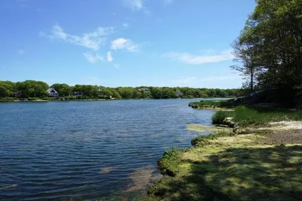 50 Terry Lou Ave, Falmouth, MA 02536