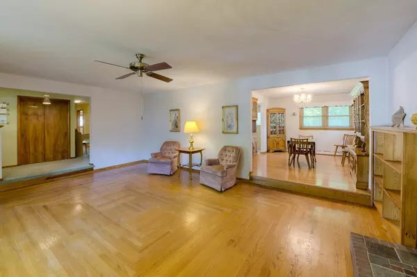 Palmer, MA 01069,121 River St