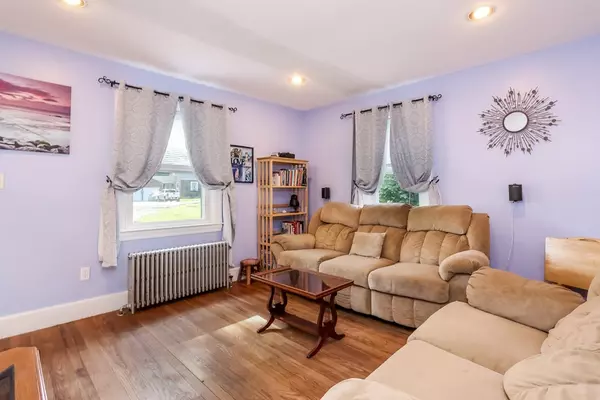 Tiverton, RI 02878,183 Fish Road