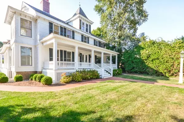 Falmouth, MA 02540,40 Main Street #2