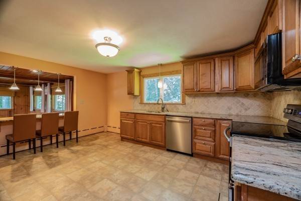 28 Day Ave, East Longmeadow, MA 01028