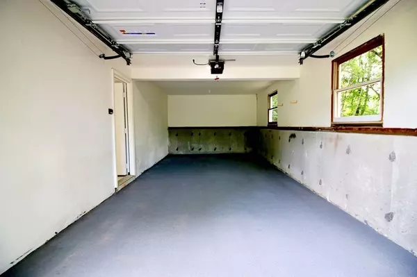 Milford, MA 01757,15 Howard St