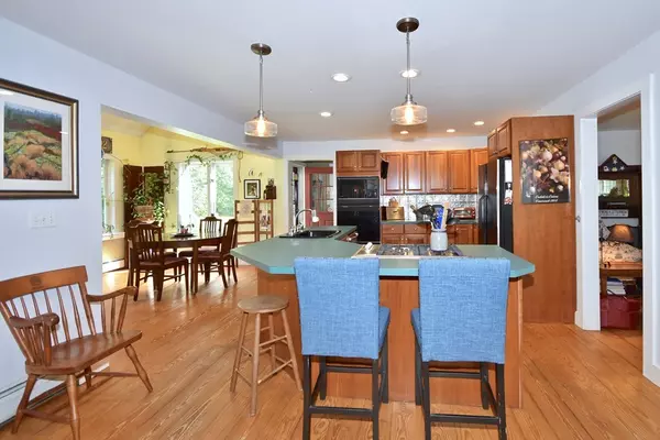 Rochester, MA 02770,193 High St