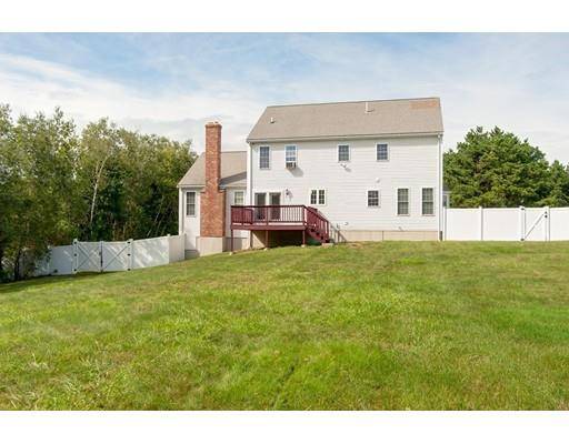 Webster, MA 01570,22 Blueberry Way