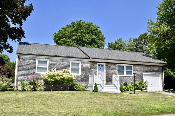 17 Elmview Ave, Dartmouth, MA 02747