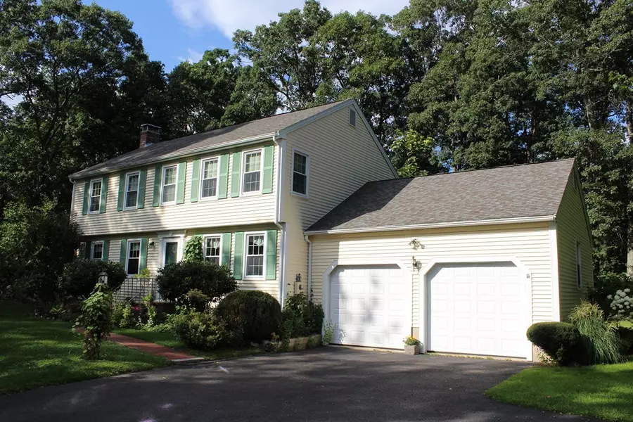 4 Sunny Meadow Ln, Westford, MA 01886