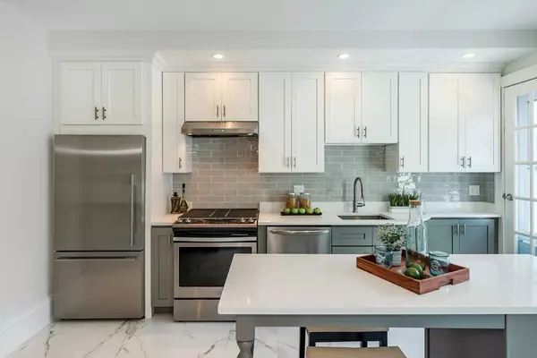 Brookline, MA 02446,166 Fuller St #3