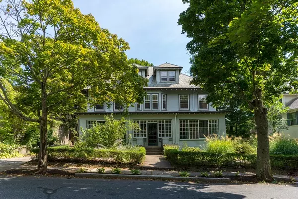 10 Downing Rd, Brookline, MA 02445