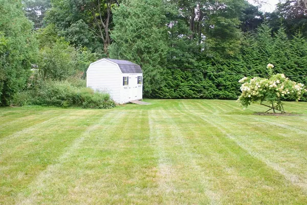 Walpole, MA 02081,2 Rose Marie Ln