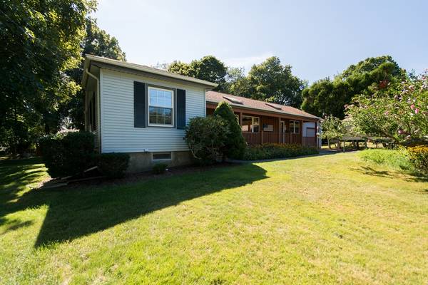 59 Jackson Ave, Somerset, MA 02725