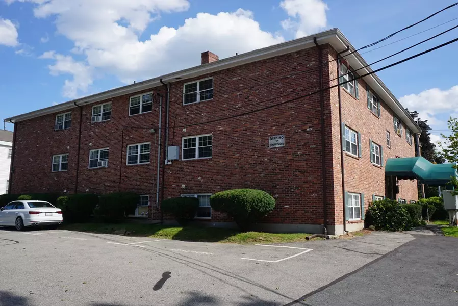 549 Pine St #8, Lowell, MA 01851