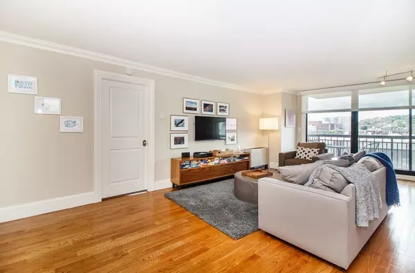 Brookline, MA 02446,50 Longwood #817