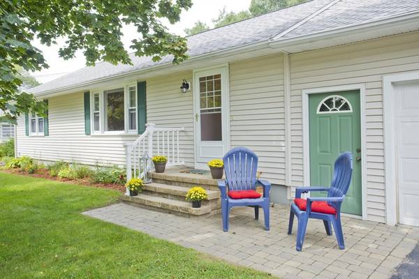 119 Plain St, Easthampton, MA 01027