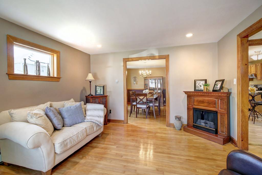 Dedham, MA 02026,14 Wood Rd