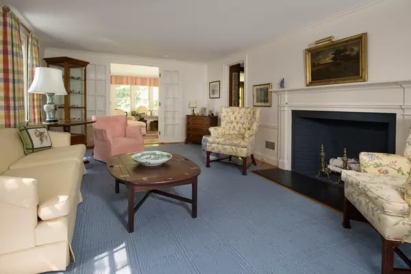 Wellesley, MA 02481,31 Standish Road