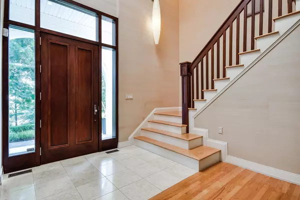 Weston, MA 02493,8 High Meadow Rd