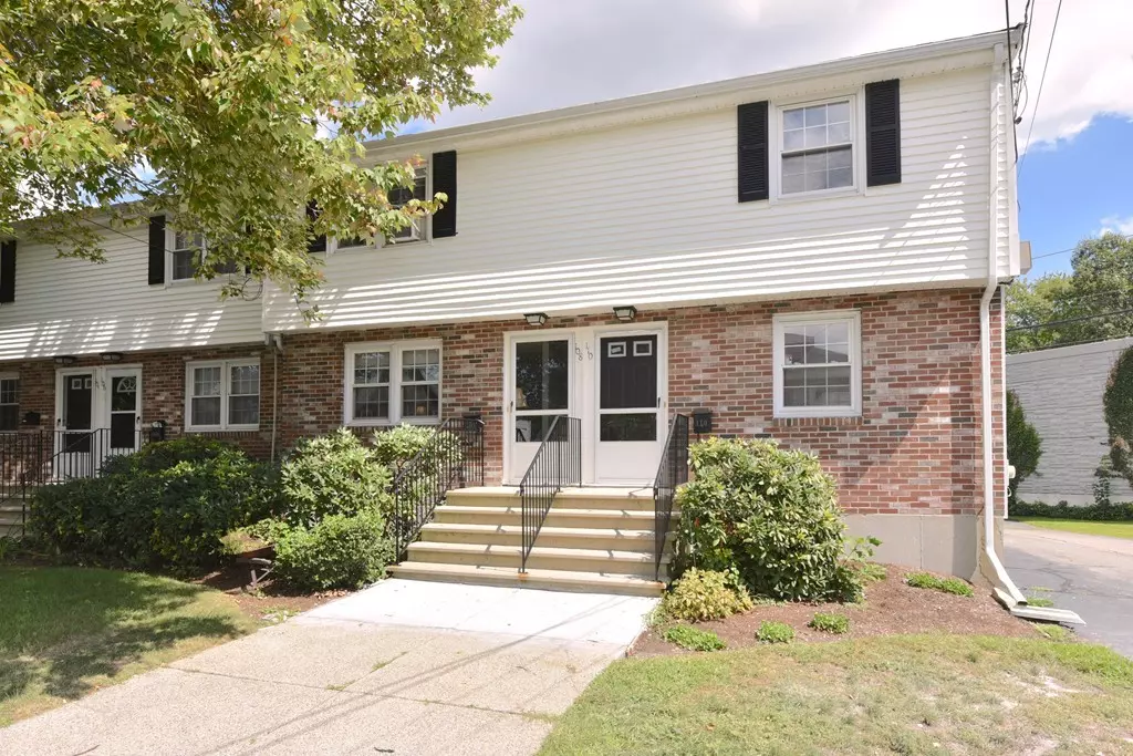 Dedham, MA 02026,108 Hooper Rd #108