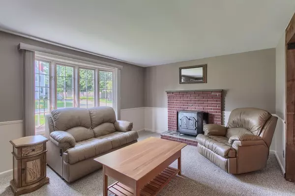 Chelmsford, MA 01824,11 Gregory Rd