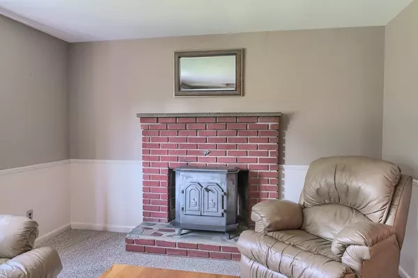 Chelmsford, MA 01824,11 Gregory Rd