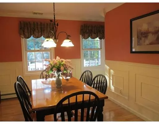 Ludlow, MA 01056,204 Lawton St