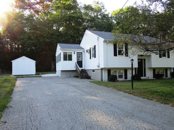 34 West River Road, Uxbridge, MA 01569