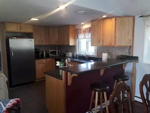 Swansea, MA 02777,487 Gardners Neck Road