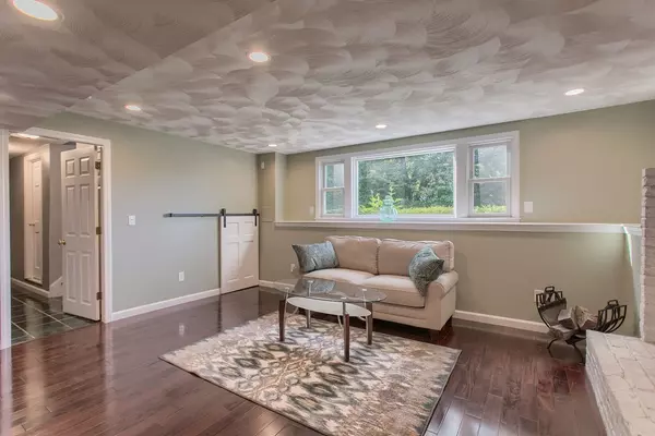 Chelmsford, MA 01824,20 Footpath Road