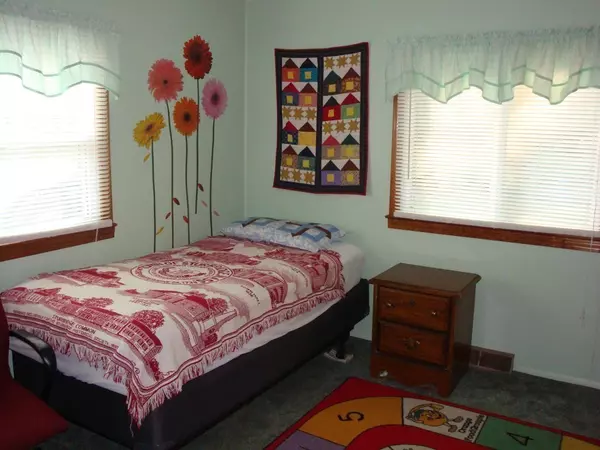 Sturbridge, MA 01566,22 Second Ave