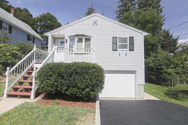 4 View St, Clinton, MA 01510