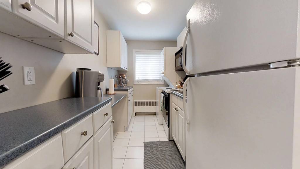 Belmont, MA 02478,33 Thayer Rd #33