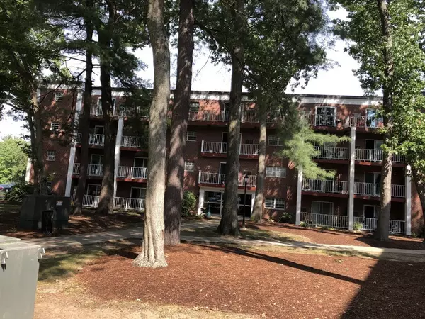 Weymouth, MA 02190,65 Greentree Ln #41