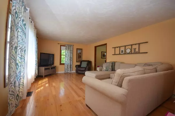 Sutton, MA 01590,100 Highland View Dr