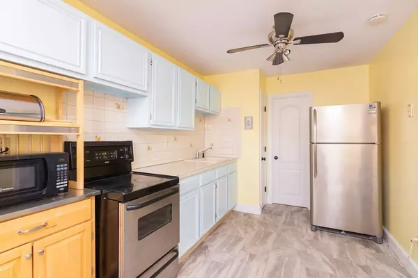 Weymouth, MA 02191,275 Neck St #B1