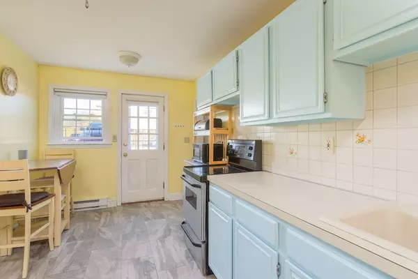 Weymouth, MA 02191,275 Neck St #B1