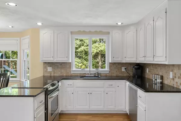 Walpole, MA 02081,4 Lorraine Rd