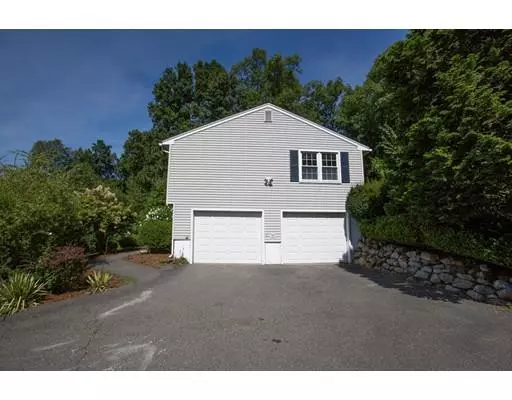 Shrewsbury, MA 01545,10 Old Brook Cir