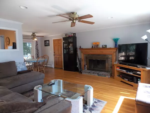 Marlborough, MA 01752,51 Blossom Ln