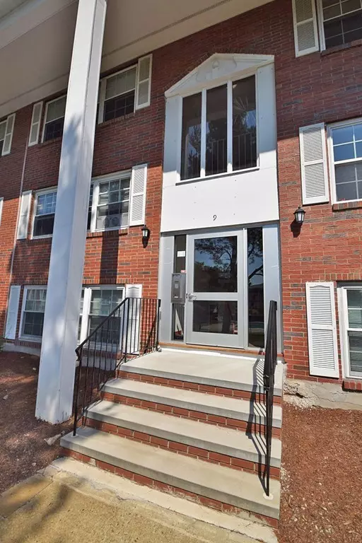 9 Tara Dr #1, Weymouth, MA 02188
