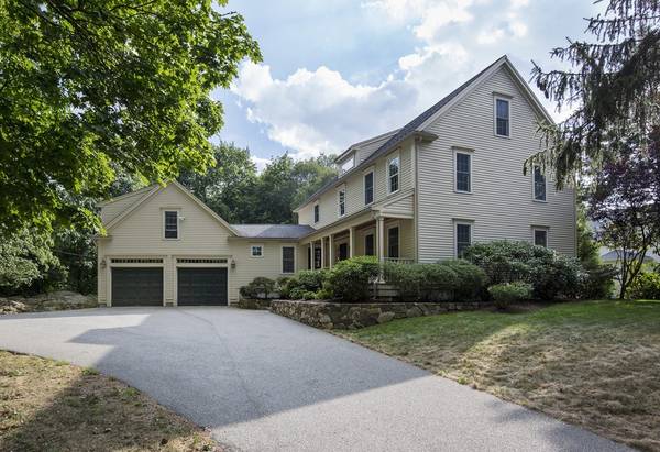 28 Hobart St, Hingham, MA 02043