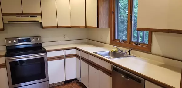 Uxbridge, MA 01569,822 Aldrich Street